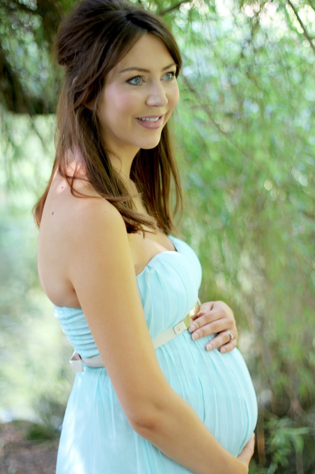 DIY Maternity Photo Shoot - Amy Antoinette